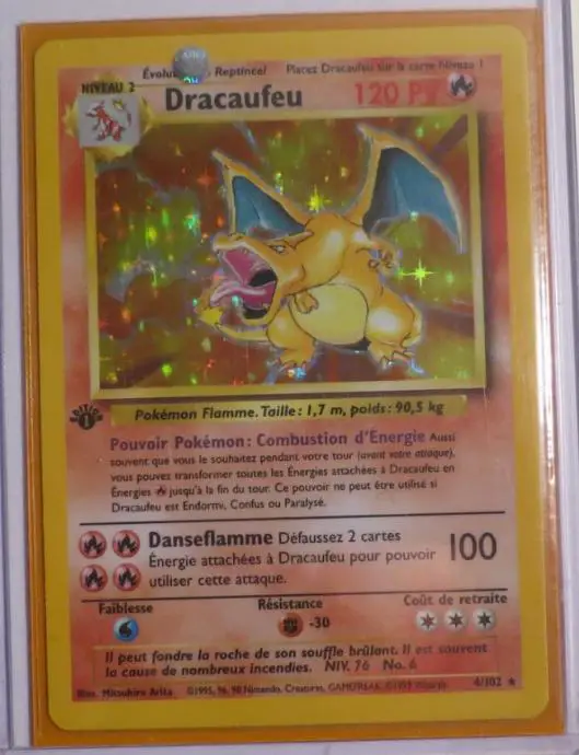 carte dracaufeu holographique brillant